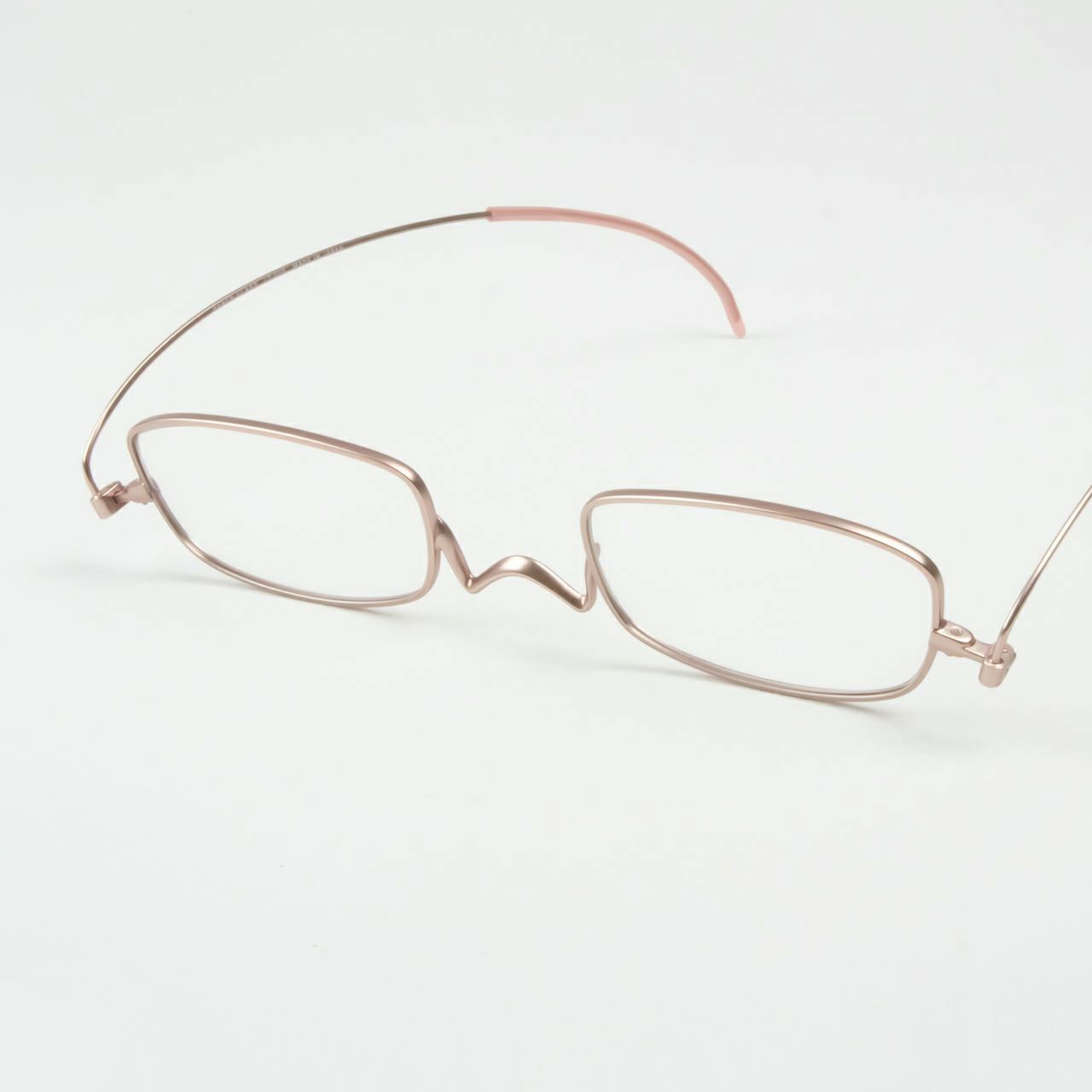 ブラウン おしゃれで可愛い薄型・老眼鏡（リーデインググラス）ペーパーグラス ライト 携帯性 お財布 栞のように本に挟んで スマホポーチ
